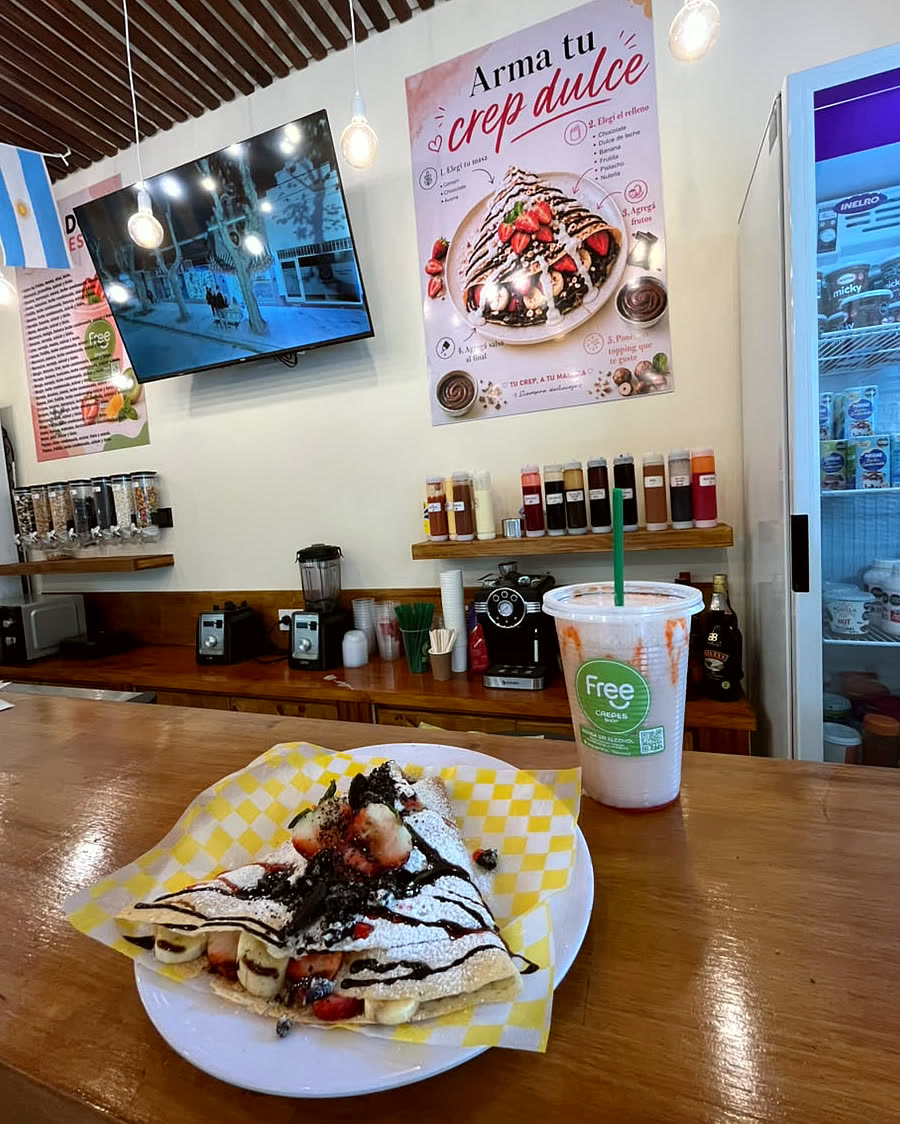 Crepe dulce terminado en plato